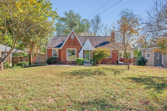 Building Photo - Charming Inglewood bungalow apartment just minutes from downtown!