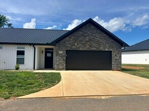 Building Photo - 166 Lakeshore Bay Dr