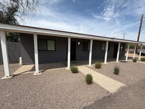 Building Photo - 1027 E Dunlap Ave