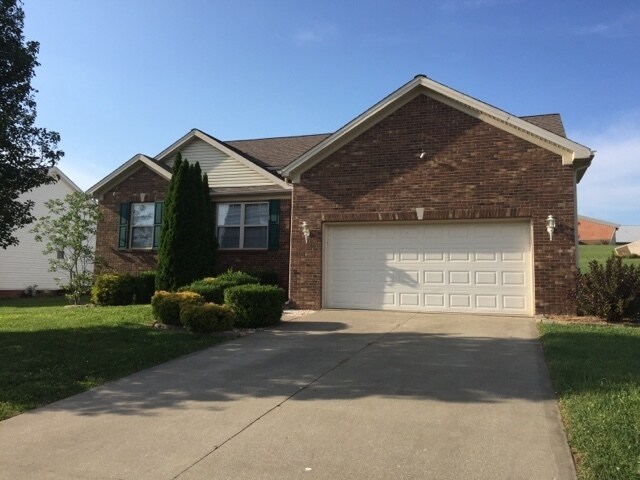 Building Photo - Fantastic Home in Shelbyville!