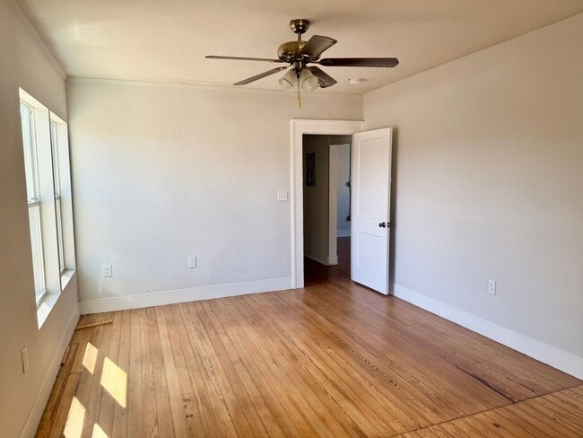 Photo - Robert E Lee Apartment