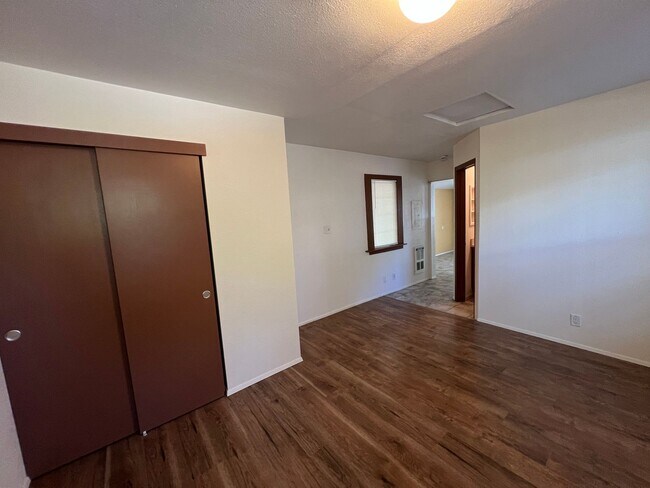 Foto del edificio - 412 NW Manzanita Ave