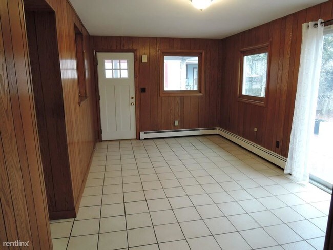 Building Photo - 406 Cherry St