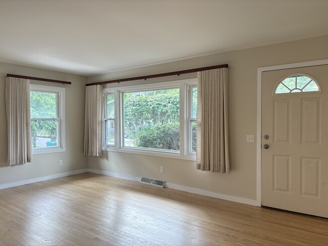 Building Photo - 3329 Webb Ave