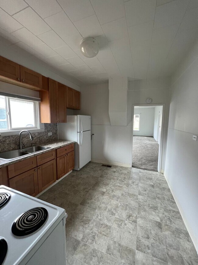 Building Photo - 3 bedroom 1 bath