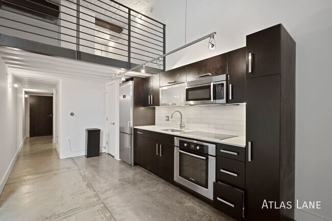 Building Photo - High End, Spacious 1 Bed/ 1 Bath in NW