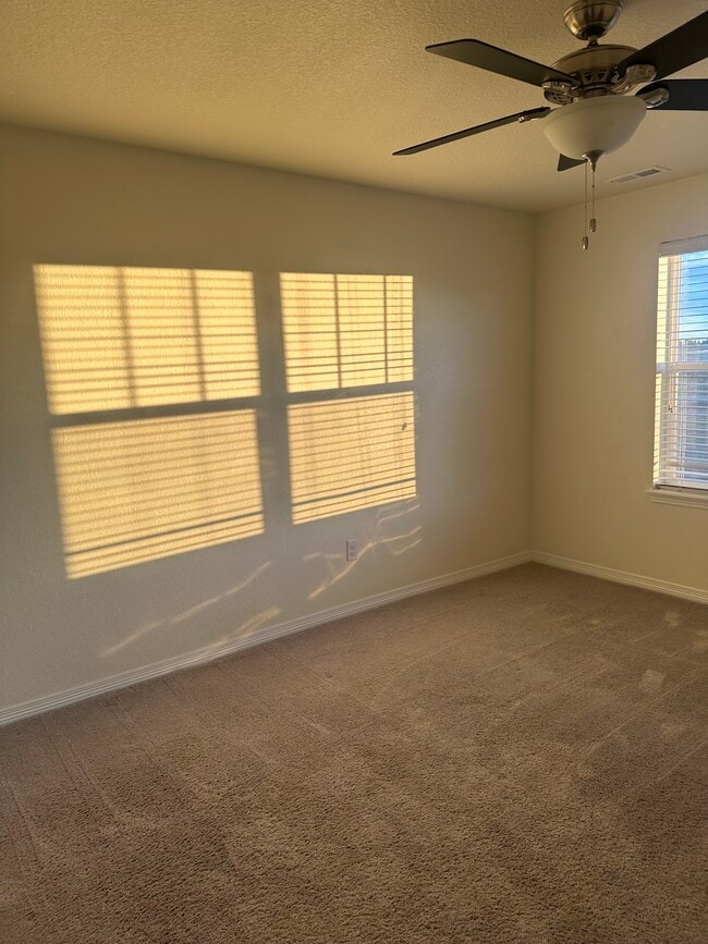 Building Photo - 27335 E Alder Dr