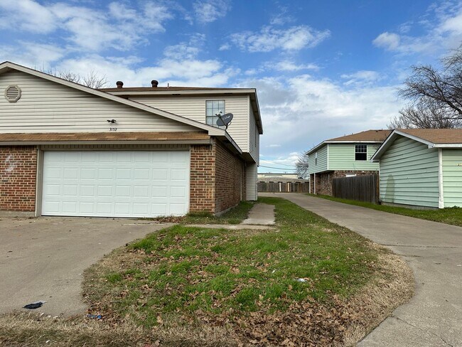 Foto del edificio - Updated Townhome in Irving!!