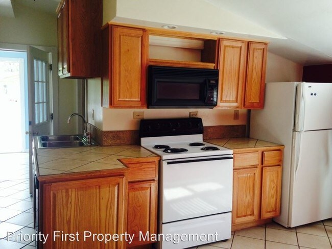 Building Photo - 2 br, 1 bath House - 1015 N 3000 W