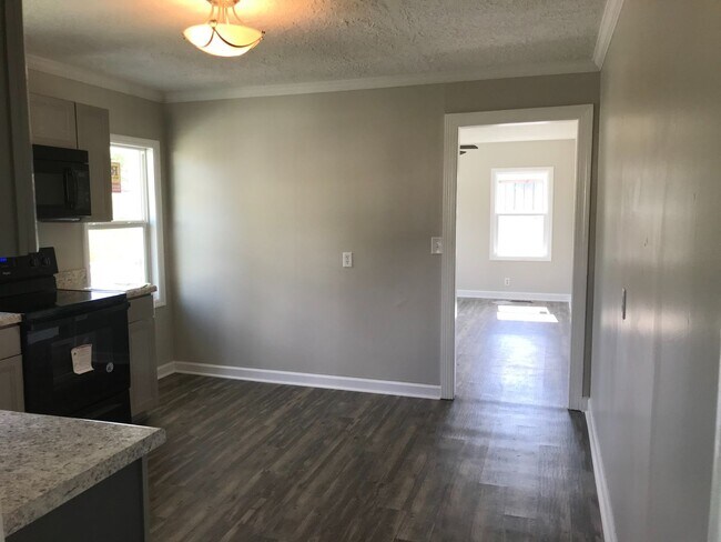 Foto del edificio - 917 W 52nd Street