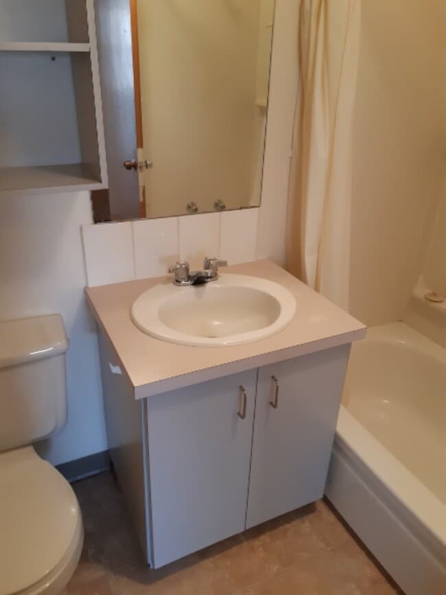 Building Photo - 0 Bed 0 Bath Unit in Red Deer, AB