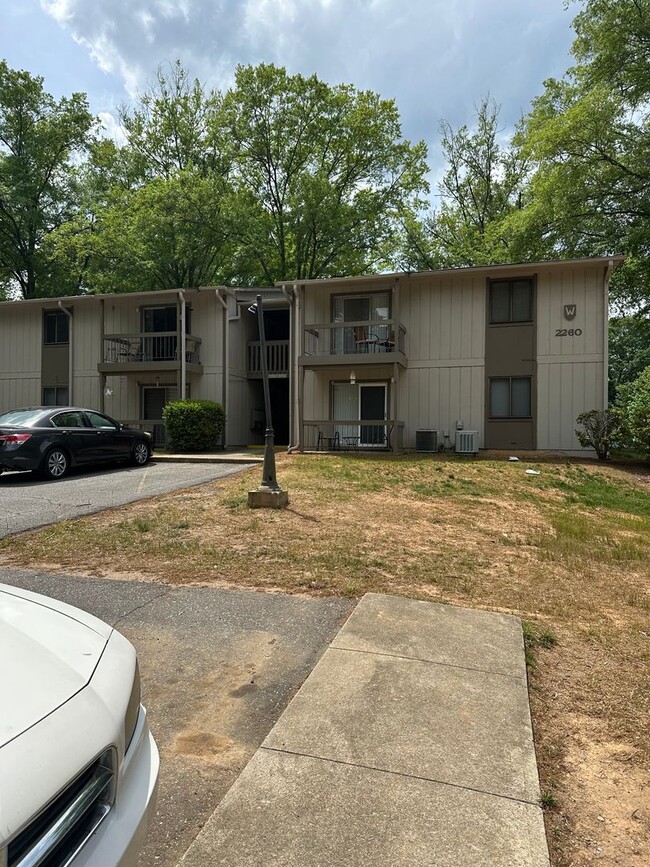 Building Photo - 1 Bed/ 1 bath Condo