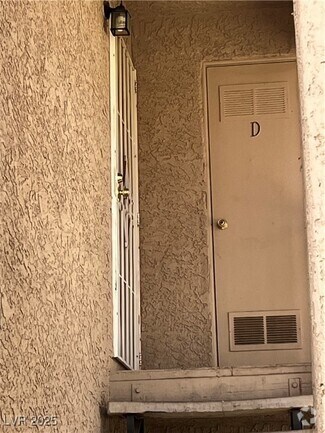 Building Photo - 5576 W Rochelle Ave.