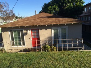 Building Photo - 2011 Rockefeller Ln