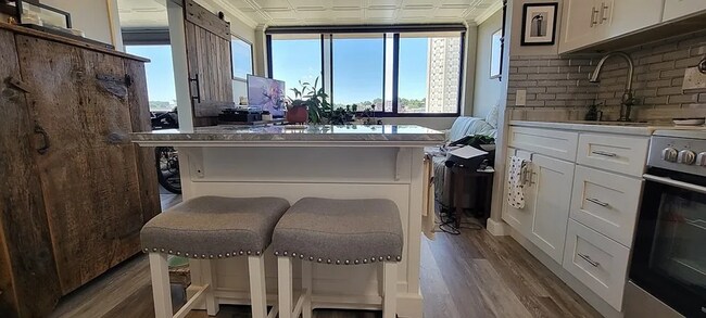 Building Photo - Newly painted 1Bed 1bath