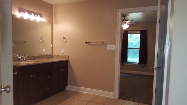 Building Photo - 519 Woodland Pky