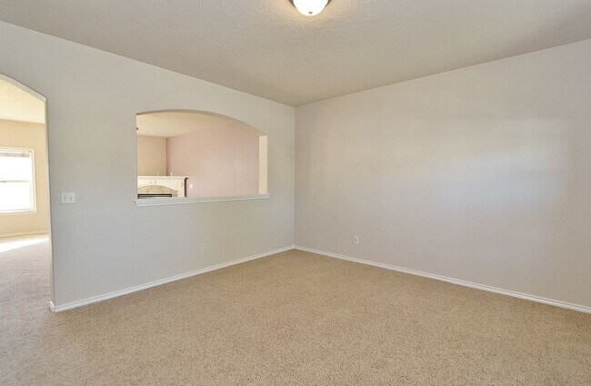 Foto del edificio - 667 W Crescent St