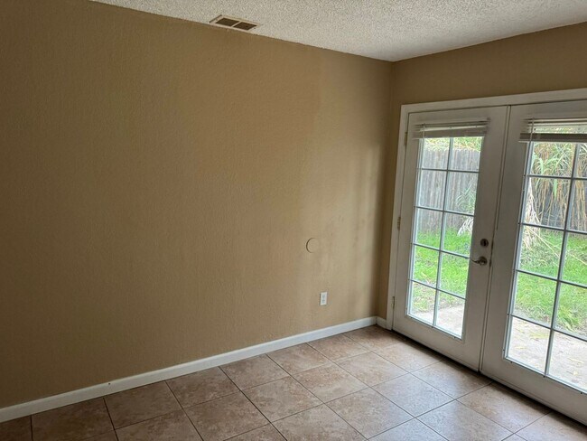 Foto del edificio - Duplex for Rent in S. Sacramento