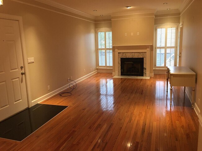 Foto del edificio - Awesome 2BE/2BA condo located in the heart of Sylvan Park community!