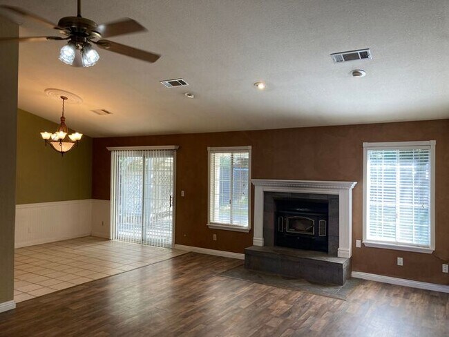 Building Photo - Charming North Merced Home 3 beds 2 baths
