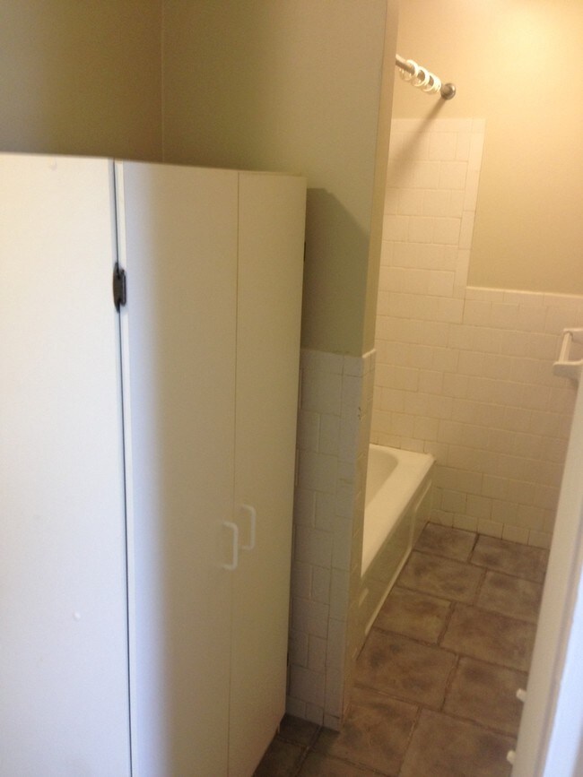 Building Photo - 4 Claremont Ave