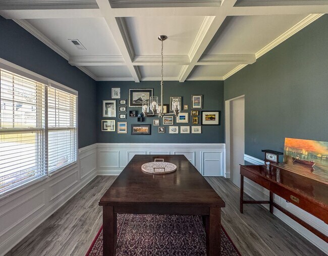 Building Photo - Spacious 4 Bed 3 Bed Home in Pine Forest School District