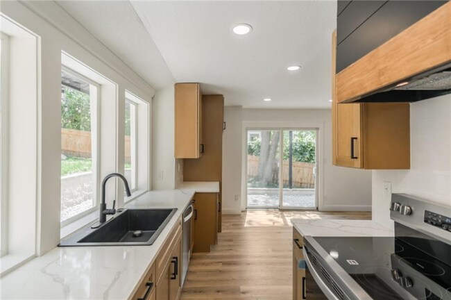 Foto del edificio - 4635 Genessee St