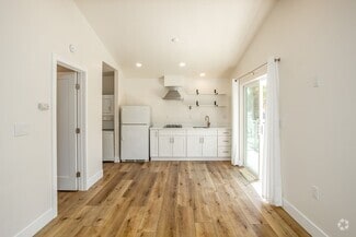 Building Photo - 3914 Cameo Dr
