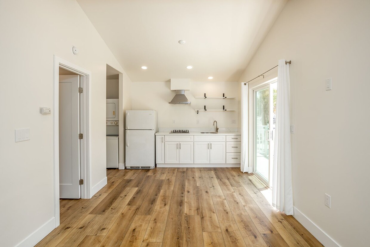 Primary Photo - 1 Bedroom in Oceanside!