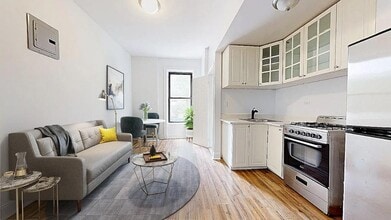 Building Photo - Central Park West