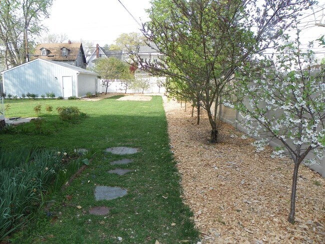 Foto del edificio - 419 Lippincott Ave