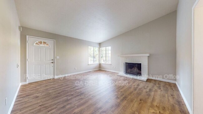 Building Photo - 628 Draco Dr