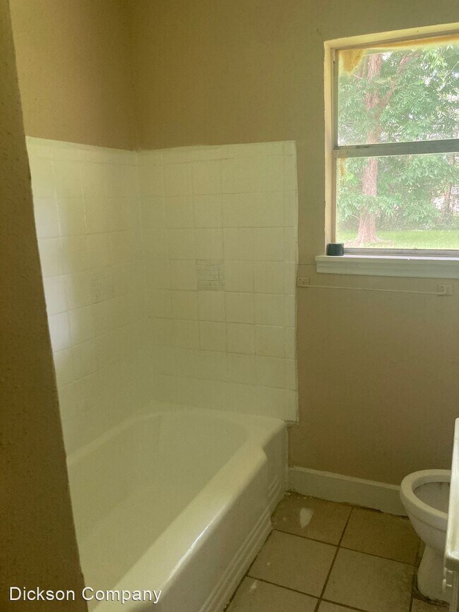 Building Photo - 3 br, 1.5 bath House - 6550 Crosswell St.