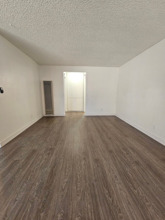 Foto del edificio - 1135 W I St