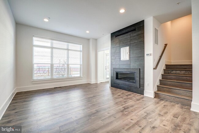 Foto del edificio - 11414 Emerald Park Rd