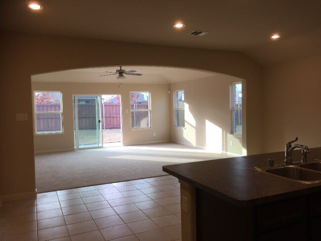 Foto del edificio - 4655 Elderberry St
