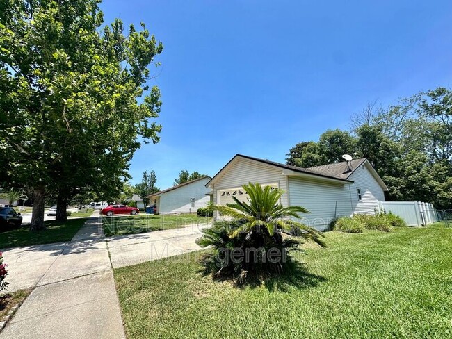 Building Photo - 2051 Oak Water Dr