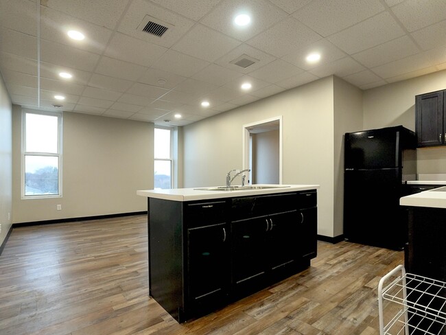 Foto del edificio - 101 N Mill St