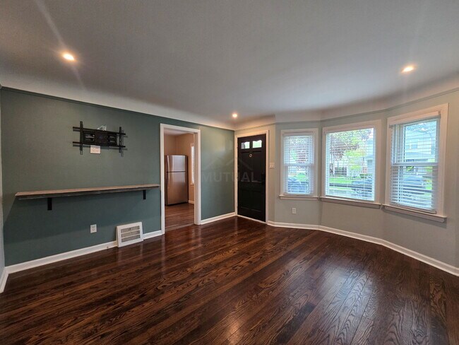 Building Photo - 203 S Wilson Ave