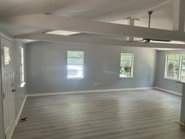 Building Photo - 112 Seminole Dr
