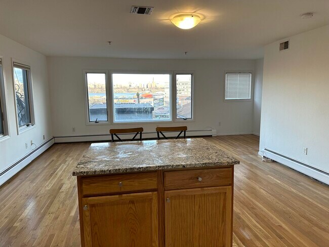Foto del edificio - 8913 RIVERSIDE Pl