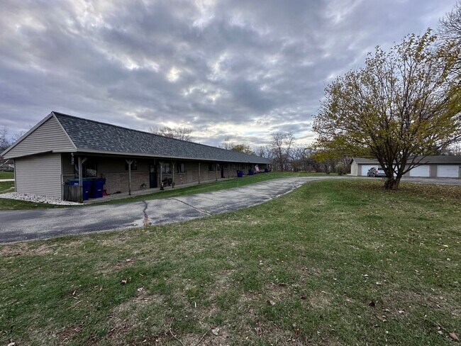Building Photo - E456 Bay Ln