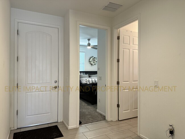 Building Photo - 6520 E Via Arroyo Azul