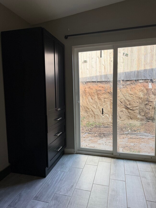 Foto del edificio - 285 Lilac Dr