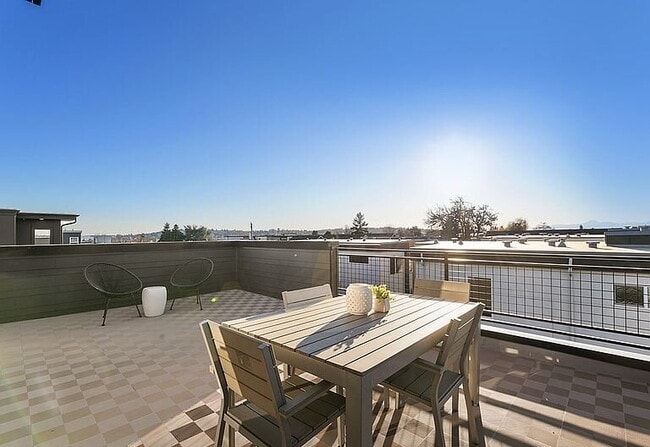 Building Photo - "Charming 3-Bedroom Gem in Seattle's Vibrant Heart - 1733 Sq. Ft. of Modern Comfort!"