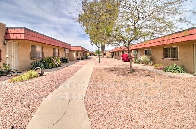 Foto del edificio - 5323 N 19th Ave