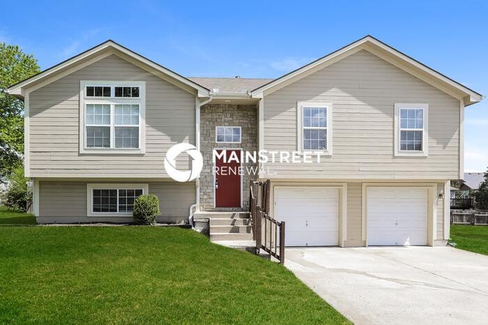 Foto principal - 3 Bedroom Pet-Friendly Home in Kansas City...