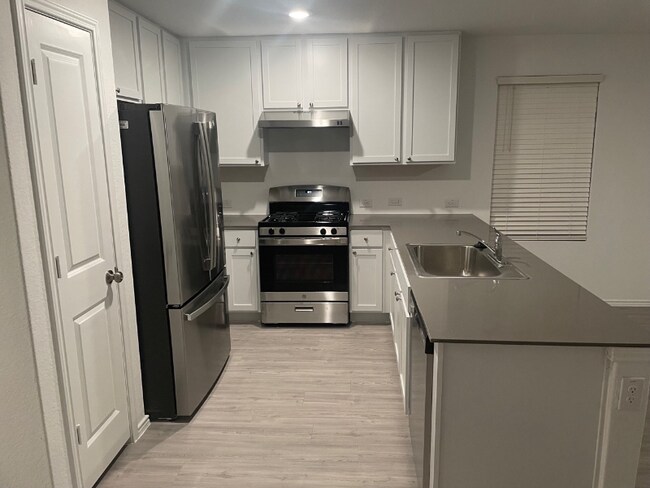 Building Photo - 14234 Llama Pl