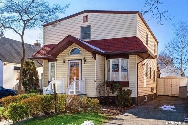 Building Photo - 81-34-81251 251st St