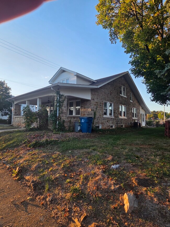 Building Photo - 1635 Orange St